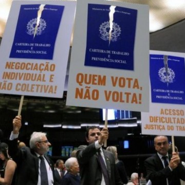 Texto-base da reforma trabalhista é aprovado na Câmara